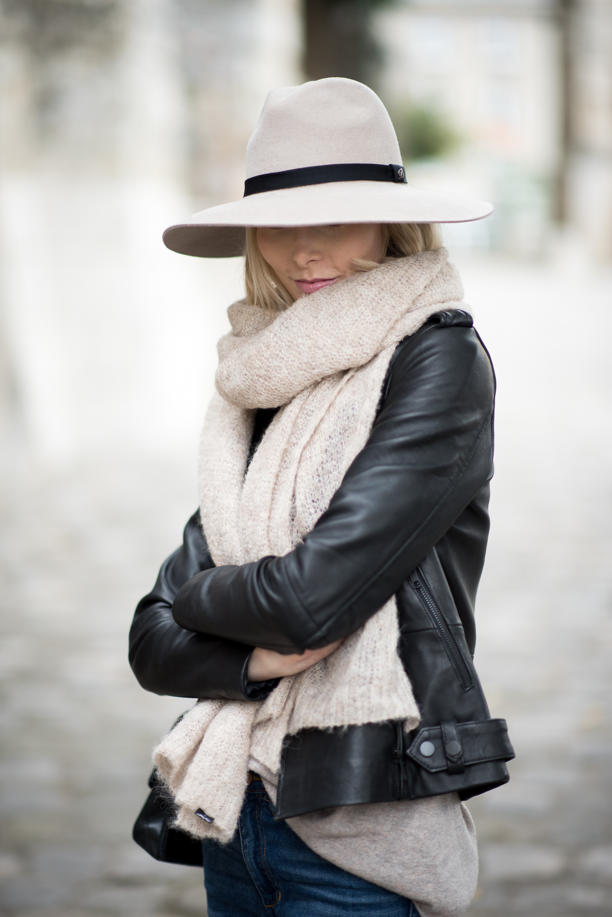 leather-jacket-and-felt-hat-11