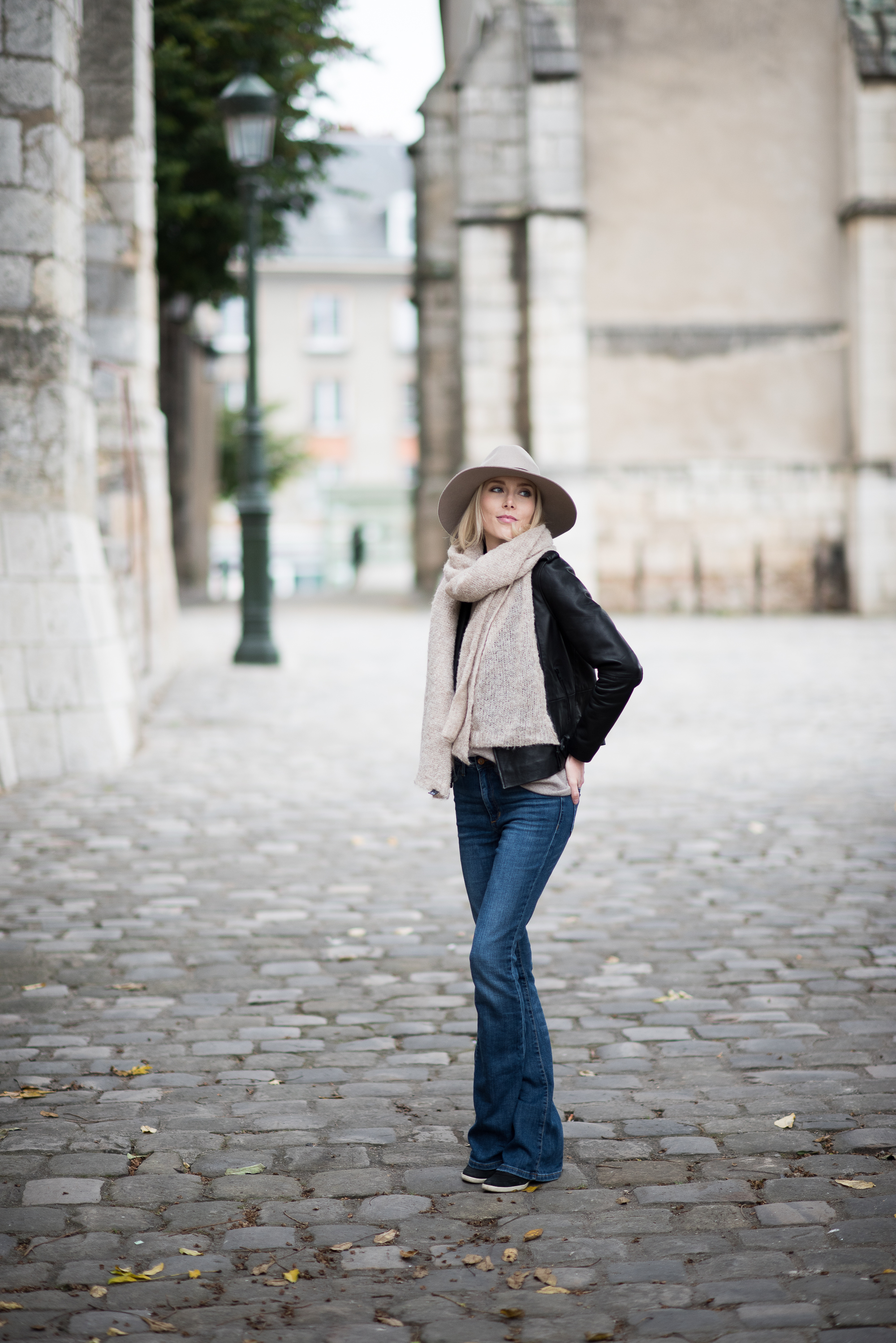 leather-jacket-and-felt-hat-3