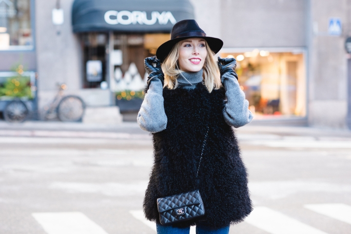 Style Plaza Stand Lamb Fur Vest 15